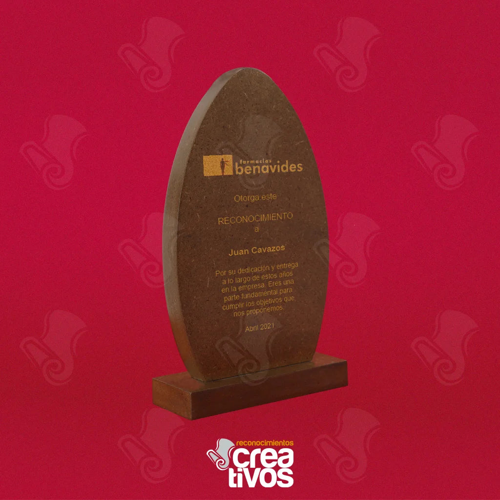 Reconocimiento de Madera Personalizado Ovalado Acabado Natural