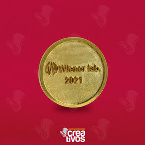 Moneda Personalizada Dorada de Wiener Lab